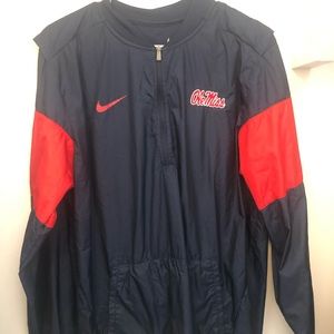 Men’s medium but cute oversize on girls!!